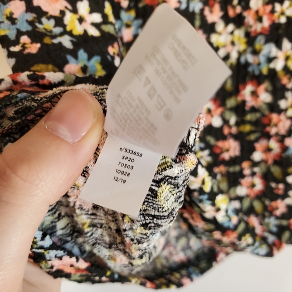 NEW LOFT Colorful Black Floral Print Short Puff Sleeve Crewneck Blouse sz XXS - Picture 7 of 8